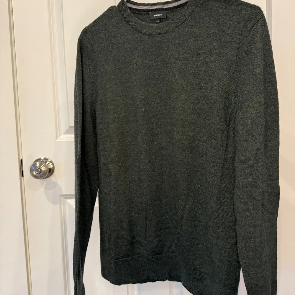 Express Mens Crew Neck Sweater Dark Green Olive Pullover‎ Size Medium